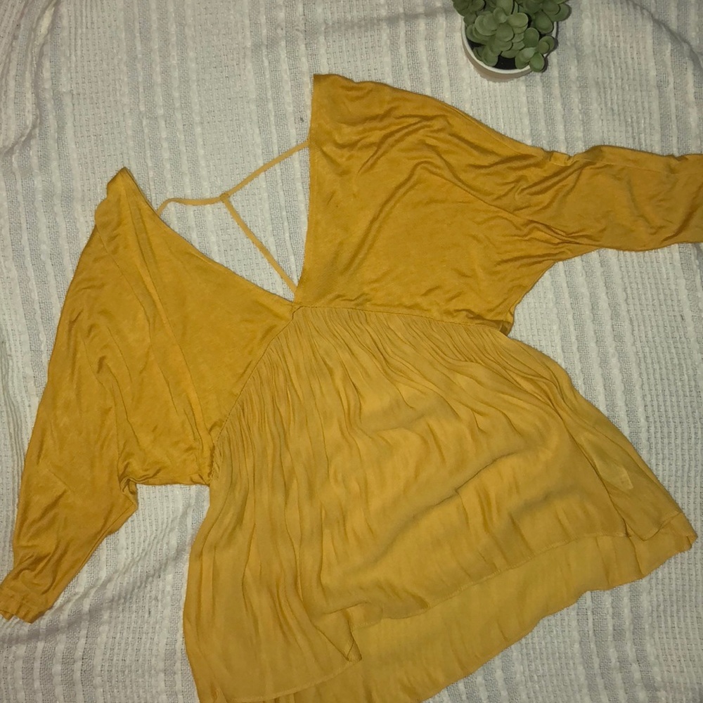 •Yellow Flowy Top•